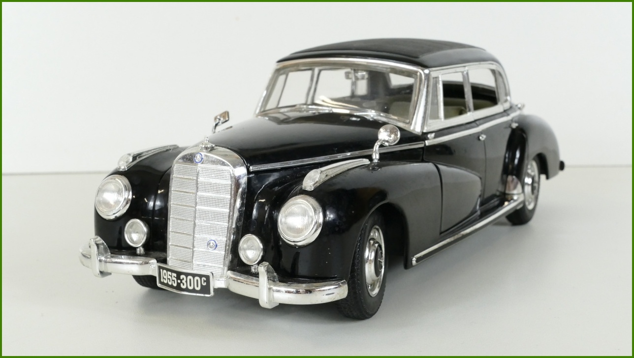 Model Auta Risko 1:18 - Mercedes-Benz Typ 300c - Viz Popis