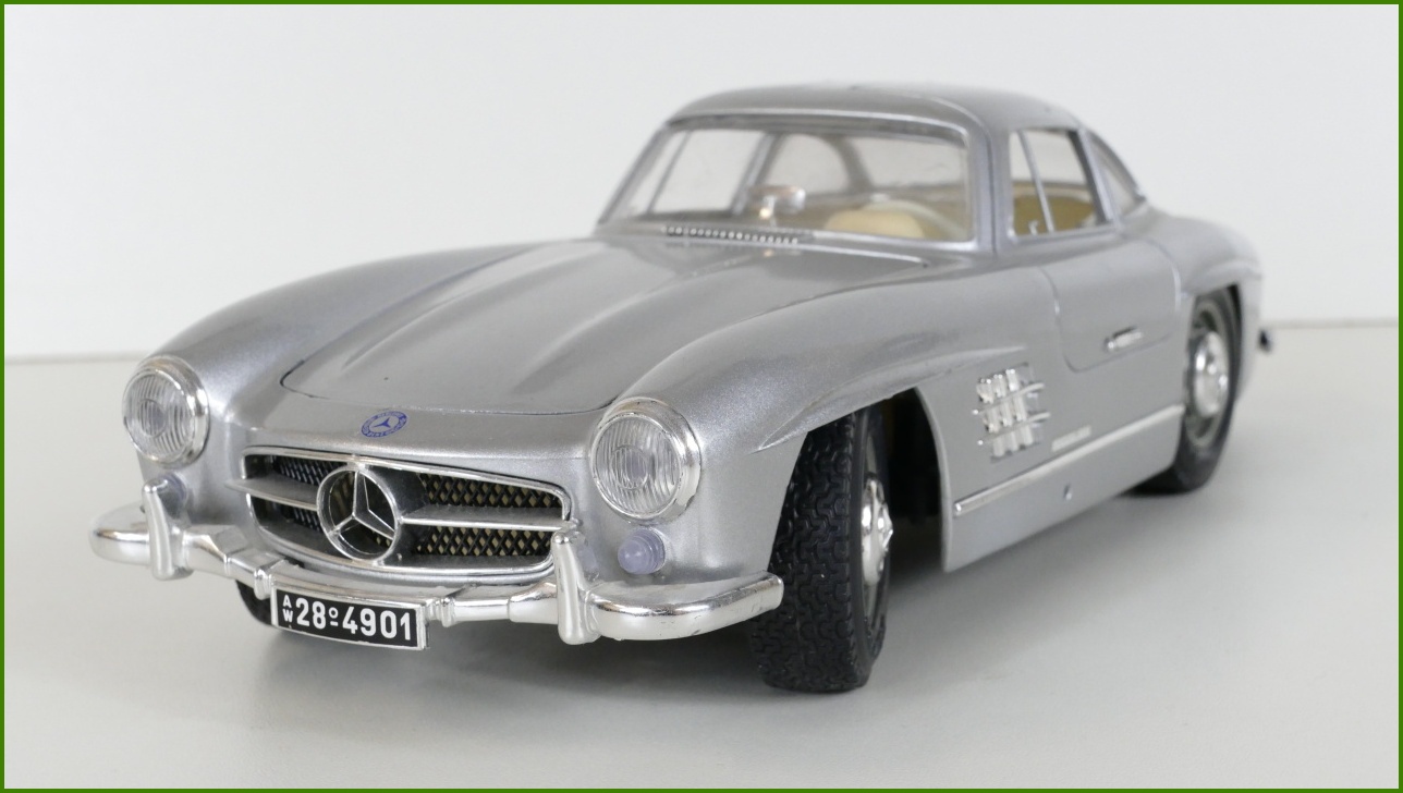 Kovový Model Bburago 1:18 - Mercede-Benz 300 SL