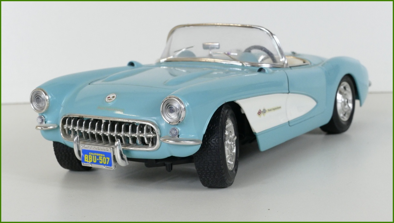 Kovový Model Bburago 1:18 - Chevrolet Corvette (1957)