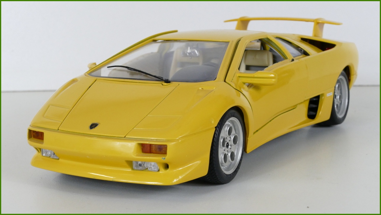 Kovový Model Bburago 1:18 - Lamborghini Diablo - (1980)