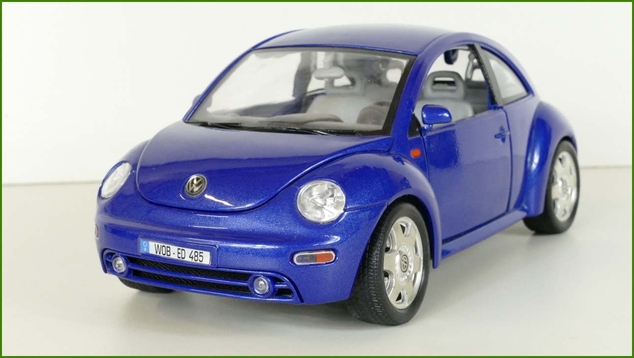 Kovový Model Bburago 1:18 - Volkswagen New Beetle - (1998)