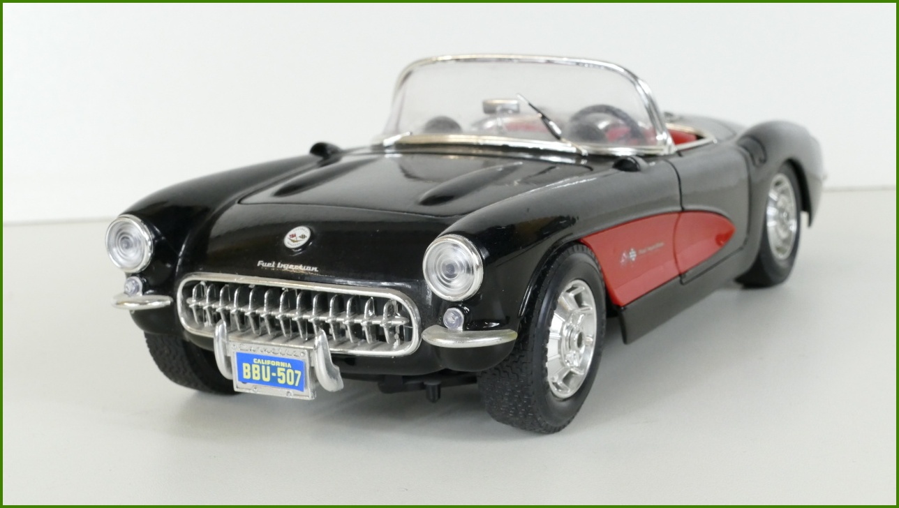 Kovový Model Bburago 1:18 - Chevrolet Corvette (1957) - Viz Popis