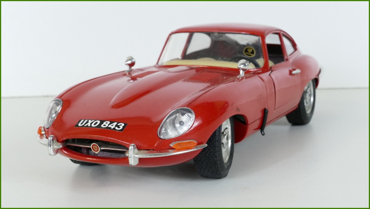 Kovový Model Bburago 1:18 - Jaguar "E" (1961) - Viz Popis