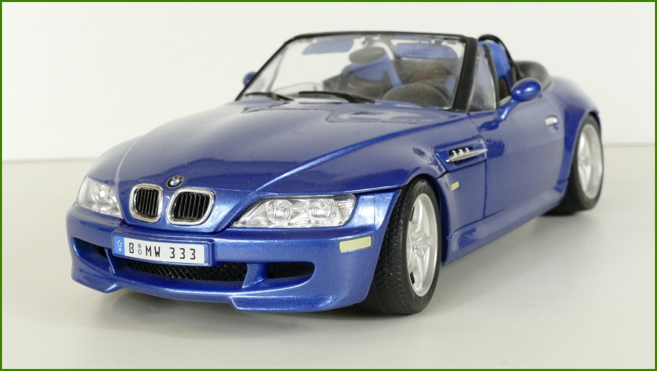 Kovový Model Bburago 1:18 - BMW M Roadster (1996)