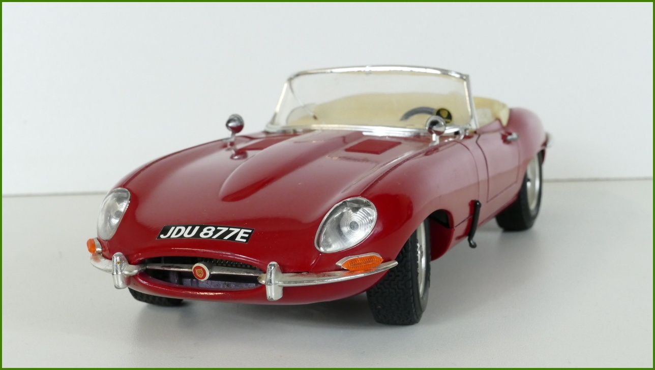 Kovový Model Bburago 1:18 - Jaguar "E" (1961) - Viz Popis