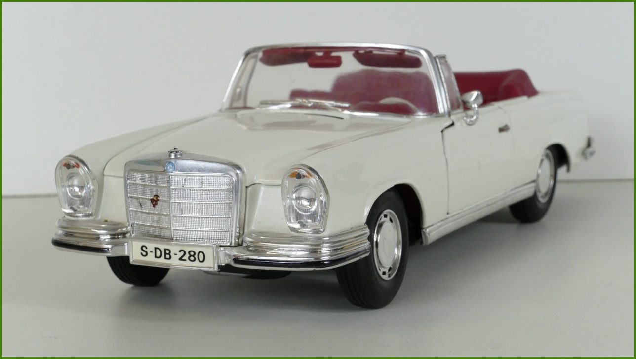 Model Auta Maisto 1:18 - Mercedes-Benz 280 SE (1966) - Viz Popis