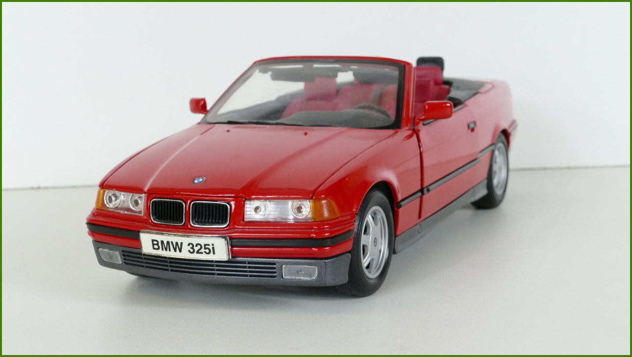 Model Auta Maisto 1:18 - BMW 325i Convertible (1993)