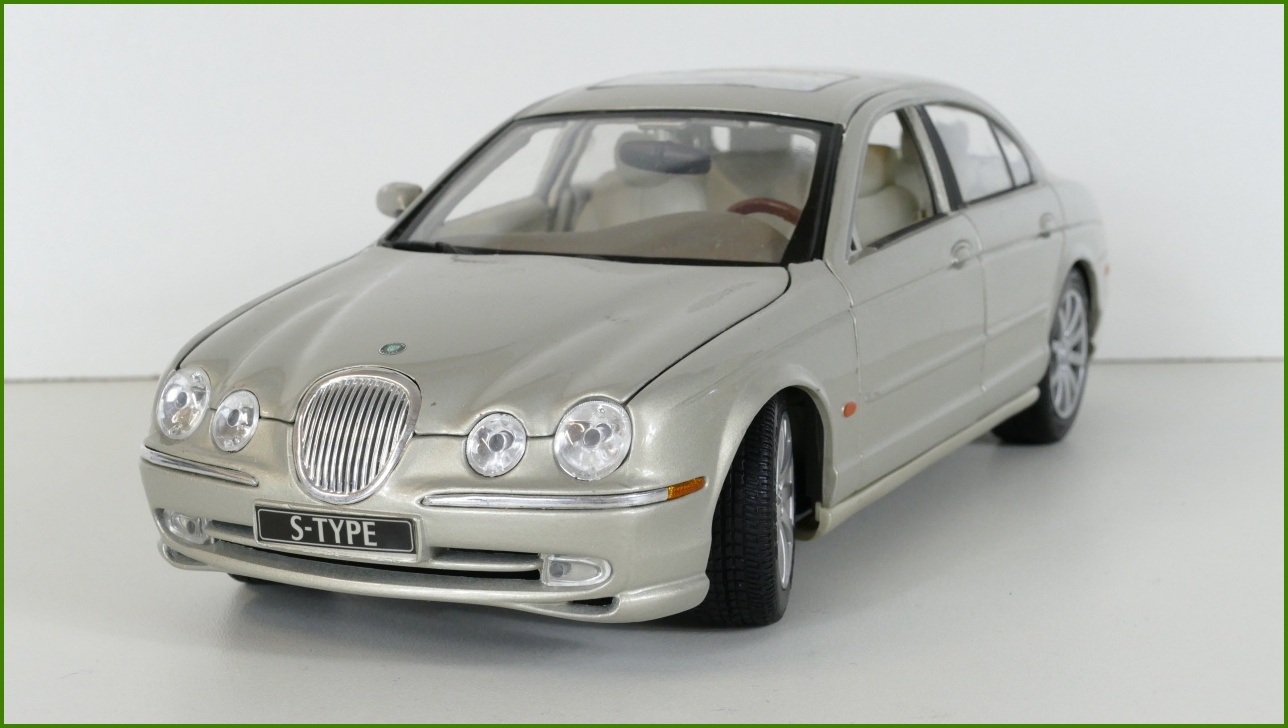 Model Auta Maisto 1:18 - Jaguar S-Type - Viz Popis