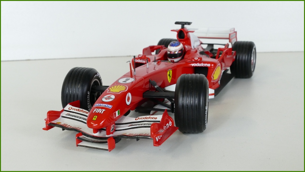 Model Formule Hot Wheels 1:18 - Ferrari F1 2005 - Rubens Barrichello s Krabicí