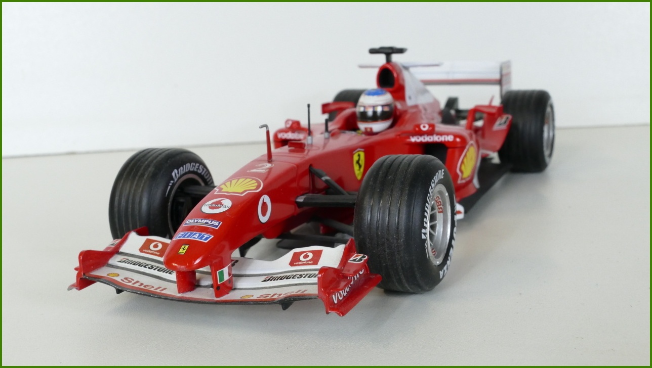 Model Formule Hot Wheels 1:18 - Ferrari F1 F2004 - Rubens Barrichello s Krabicí