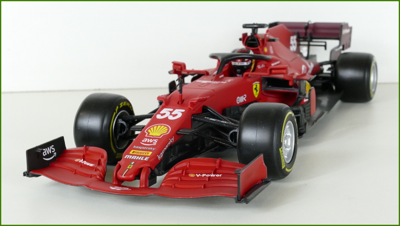 Model Formule Bburago 1:18 - F1 SF21 - Carlos Sainz s Krabicí