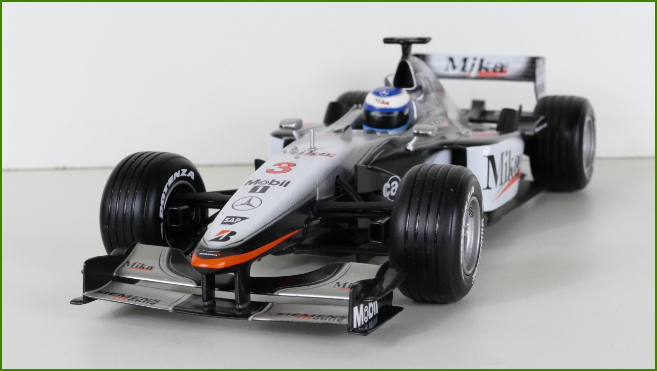 Model Formule Hot Wheels 1:18 - McLaren Mercedes MP4-16 - Mika Häkkinen s Krabicí