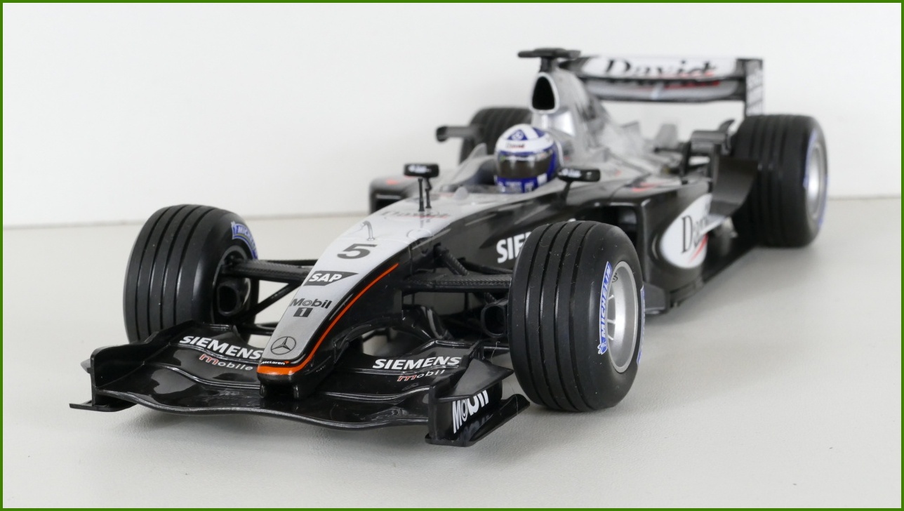 Model Formule Minichamps 1:18 - McLaren Mercedes MP4-18 Testcar 2003 - David Coulthard s Krabicí