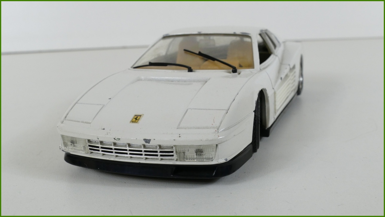 Model Auta Bburago 1:24 - Ferrari Testarossa (1984) - Viz Popis