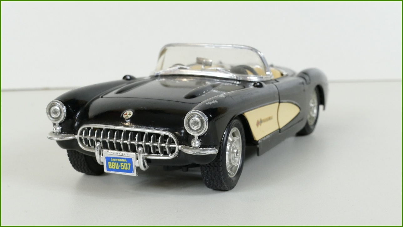 Model Auta Bburago 1:24 - Chevrolet Corvette (1957)