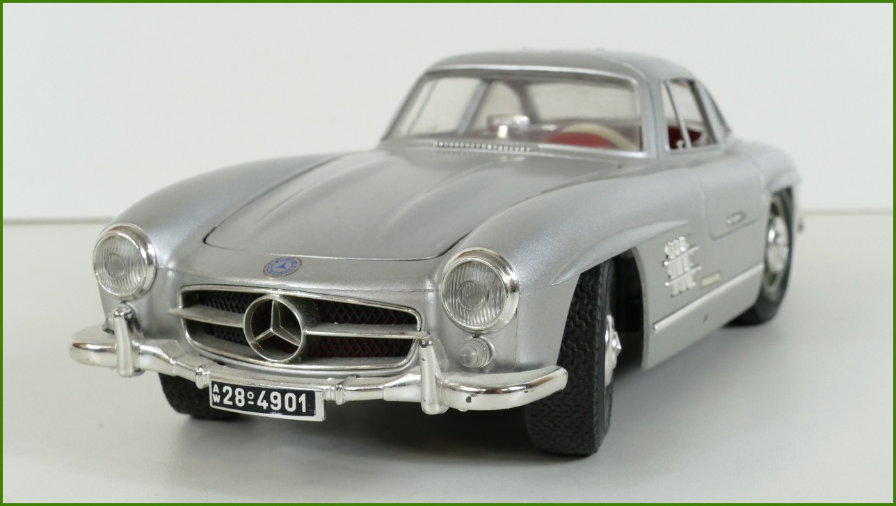 Kovový Model Bburago 1:18 - Mercedes 300 SL (1954)