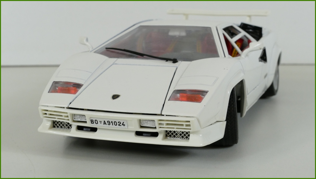 Kovový Model Bburago 1:18 - Lamborghini Countach (1988)
