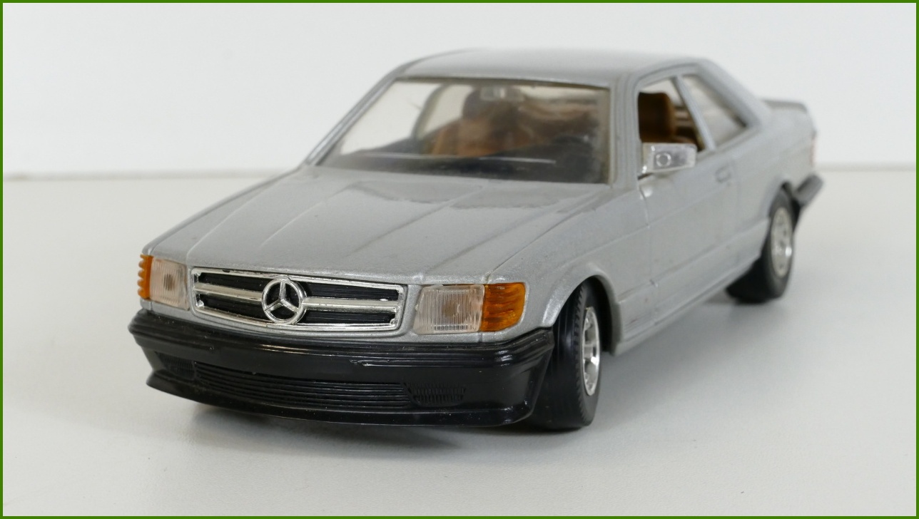 Model Auta Bburago 1:26 - Mercedes 500 SEC - Viz Popis