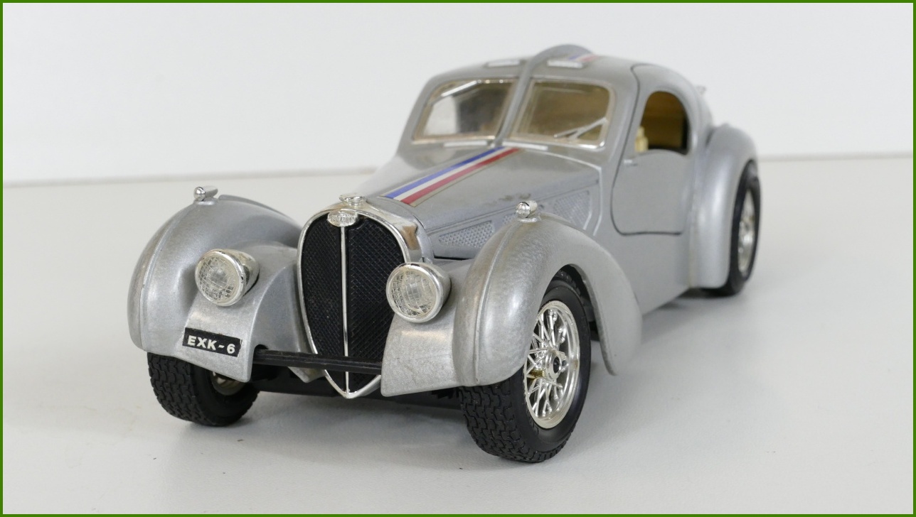 Model Auta Bburago 1:24 - Bugatti Atlantic (1936) - Viz Popis