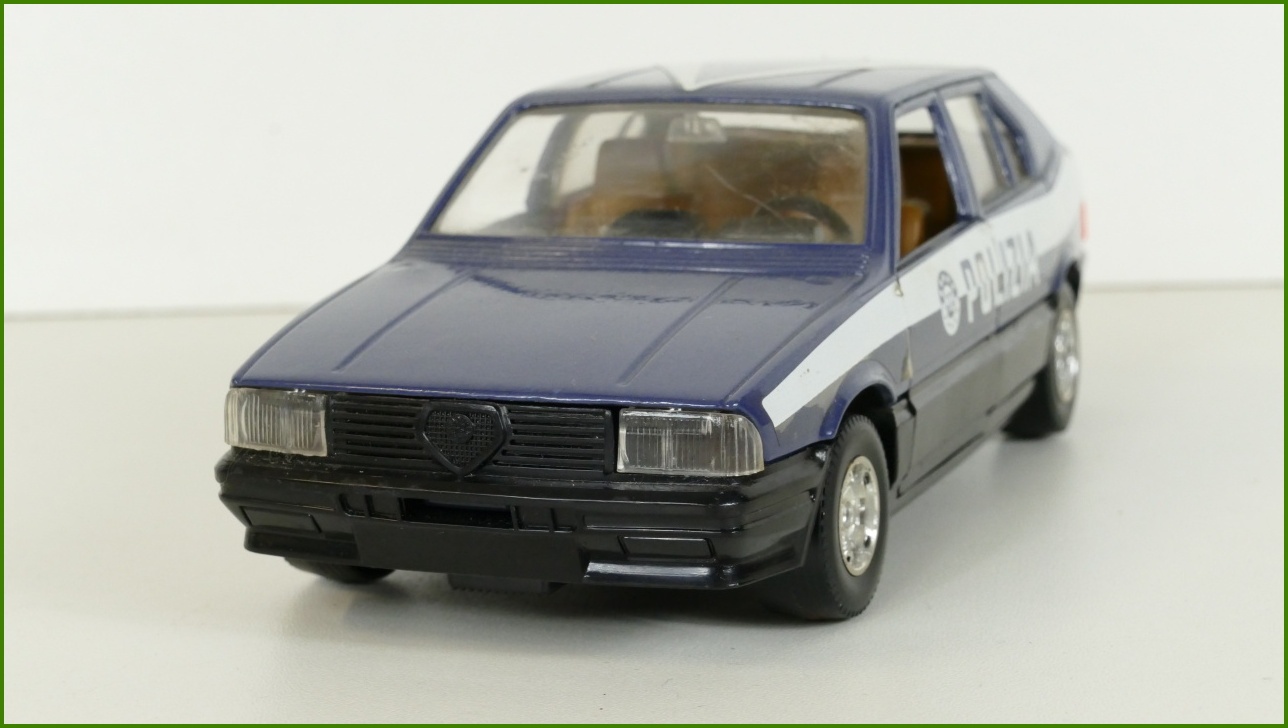 Model Auta Bburago 1:24 - Alfa Romeo 33