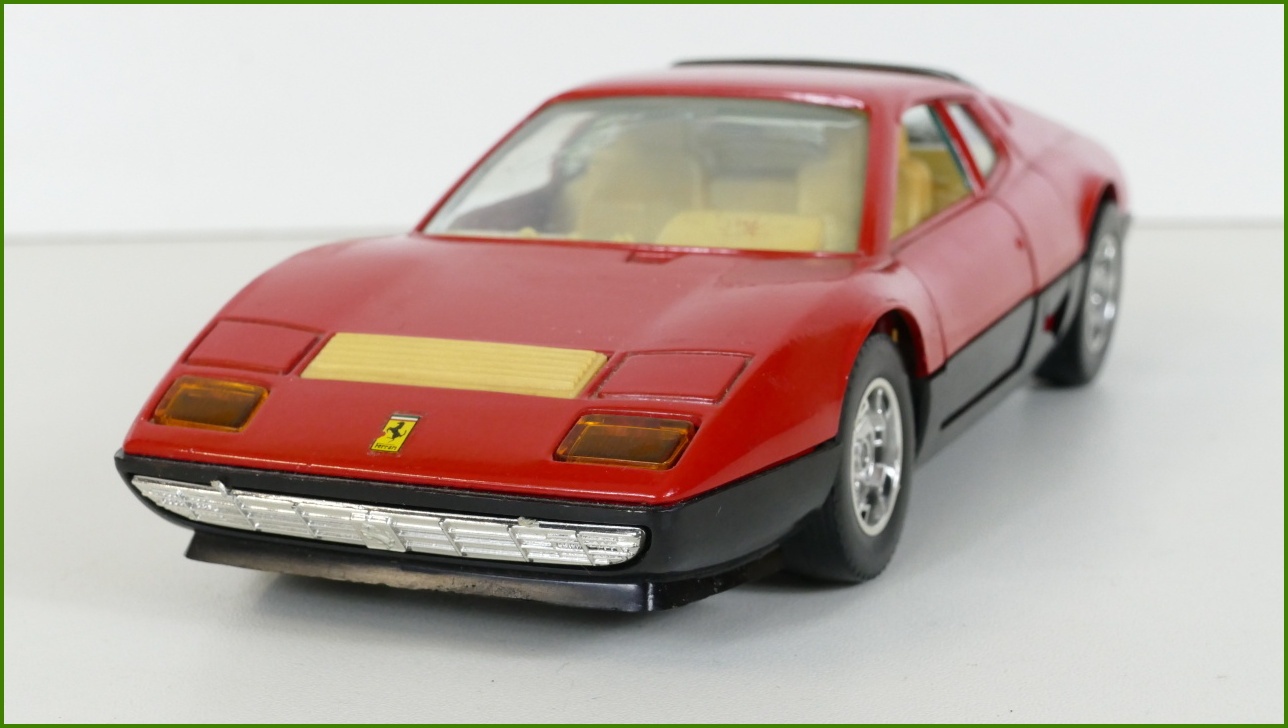 Model Auta Bburago 1:24 - Ferrari BB 512 - Viz Popis