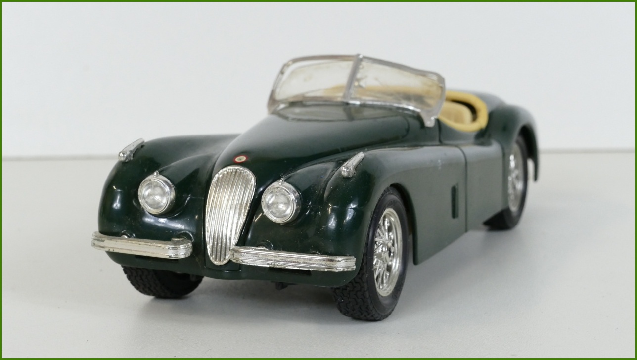 Model Auta Bburago 1:24 - Jaguar XK 120 (1948) - Viz Popis