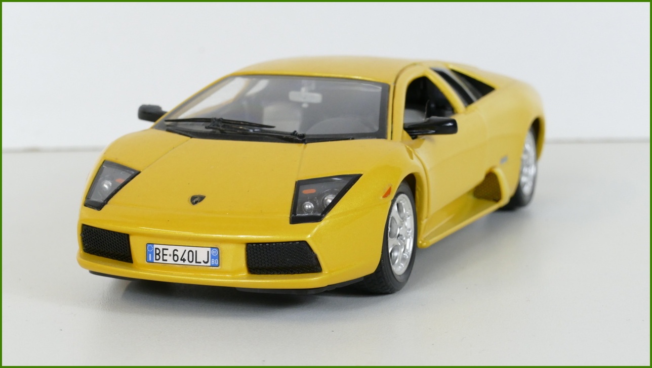 Model Auta Bburago 1:24 - Lamborghini Murciélago s Podstavcem