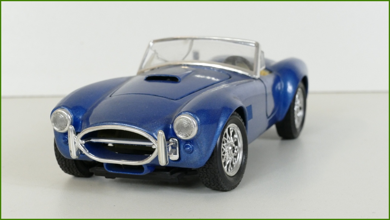 Model Auta Bburago 1:24 - Ford AC Cobra 427 (1965) s Podstavcem - Viz Popis