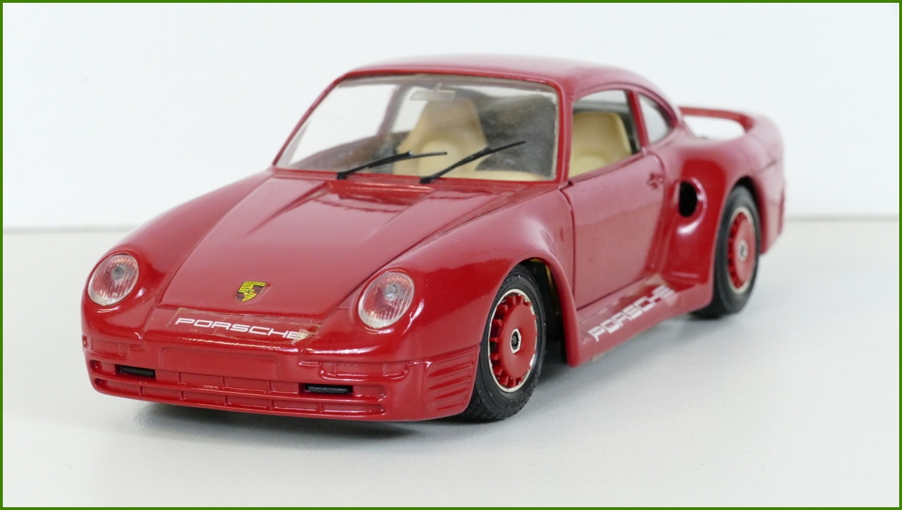 Model Auta Bburago 1:24 - Porsche 959 Turbo s Podstavcem