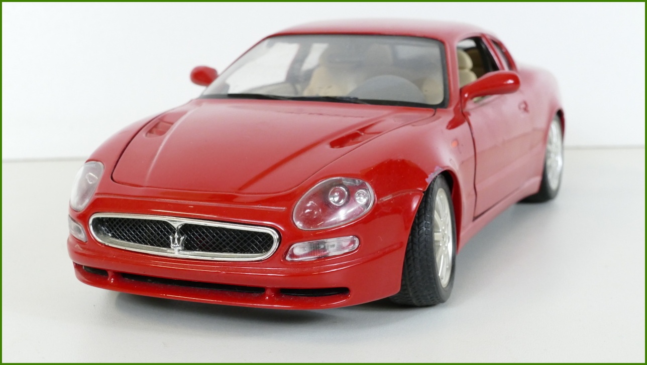 Kovový Model Bburago 1:18 - Maserati 3200 GT (1998)