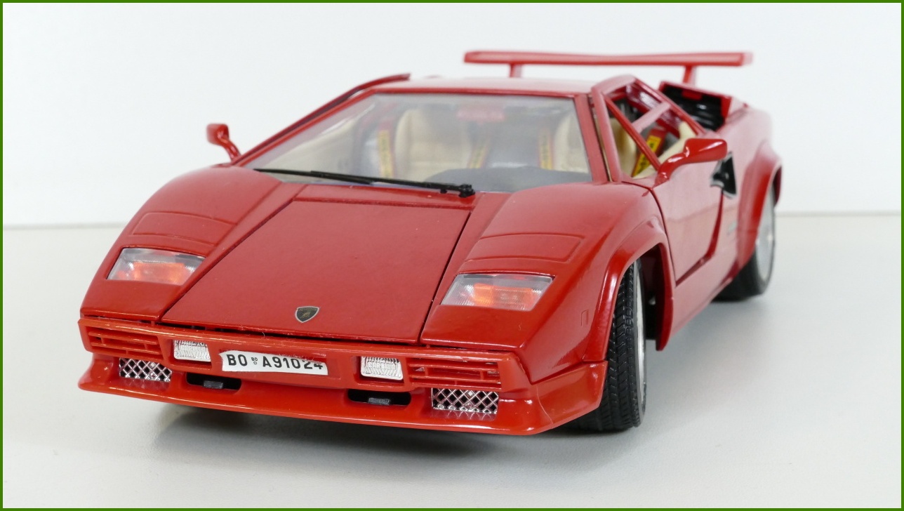 Kovový Model Bburago 1:18 - Lamborghini Countach (1988)