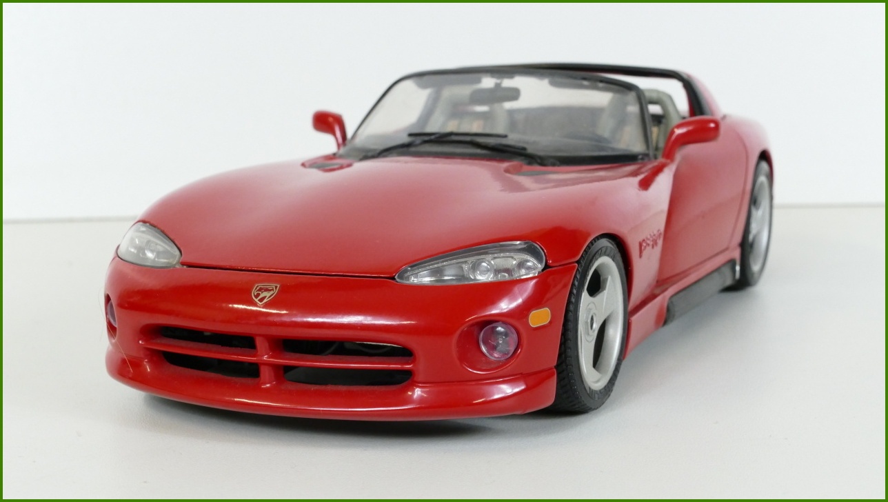 Kovový Model Bburago 1:18 - Dodge Viper RT/10