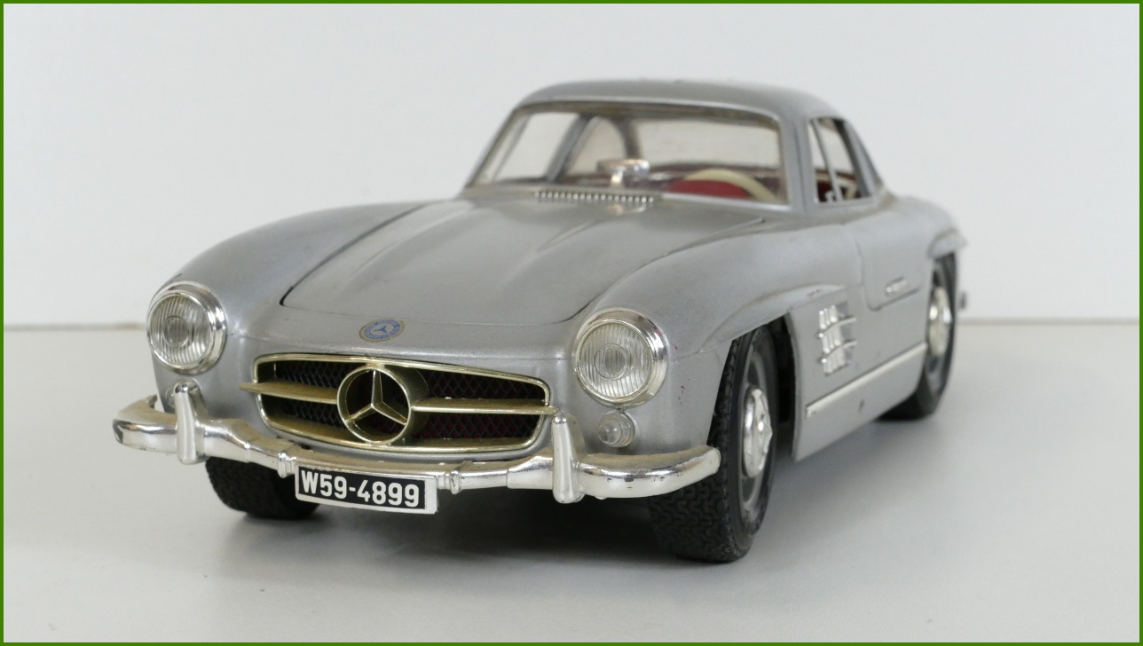 Kovový Model Bburago 1:18 - Mercedes 300 SL (1954)
