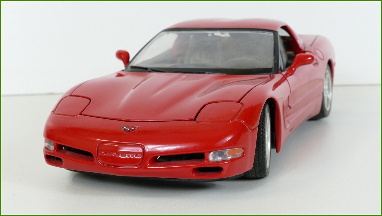 Kovový Model Bburago 1:18 - Chevrolet Corvette C5 (1997)