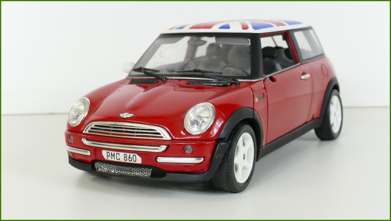 Kovový Model Bburago 1:18 - Mini Cooper (2001) - Viz Popis