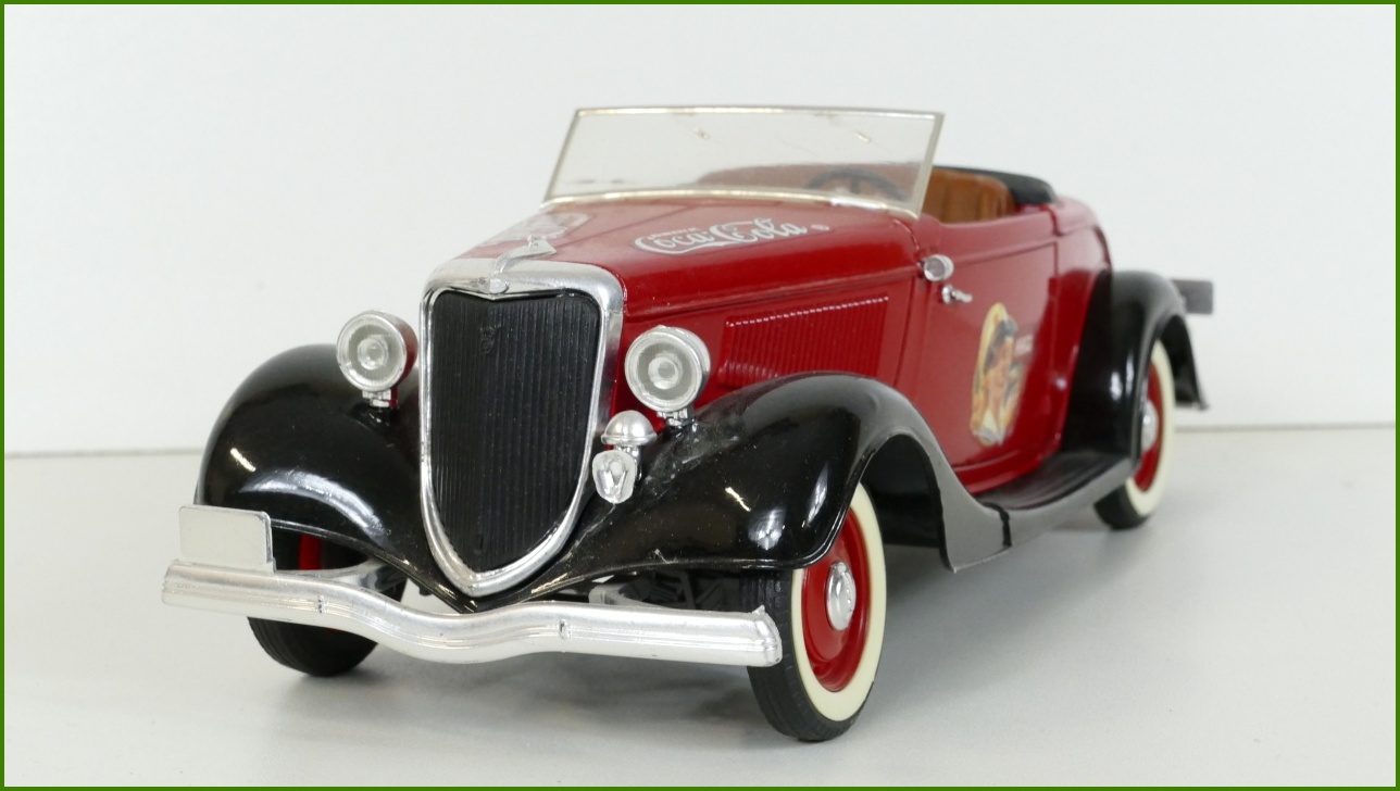 Model Auta Solido 1:19 Ford V8 Echelle - Viz Popis