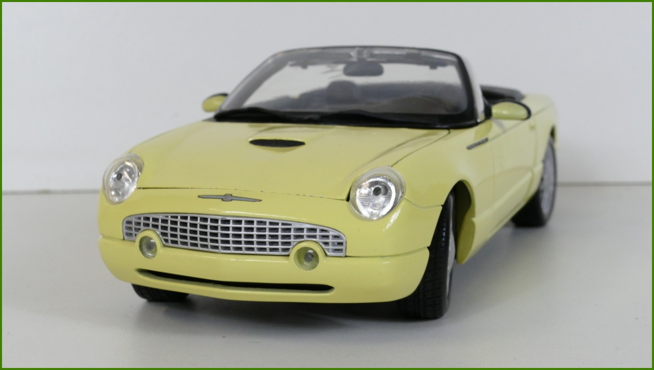Model Auta Maisto 1:18 Thunderbird