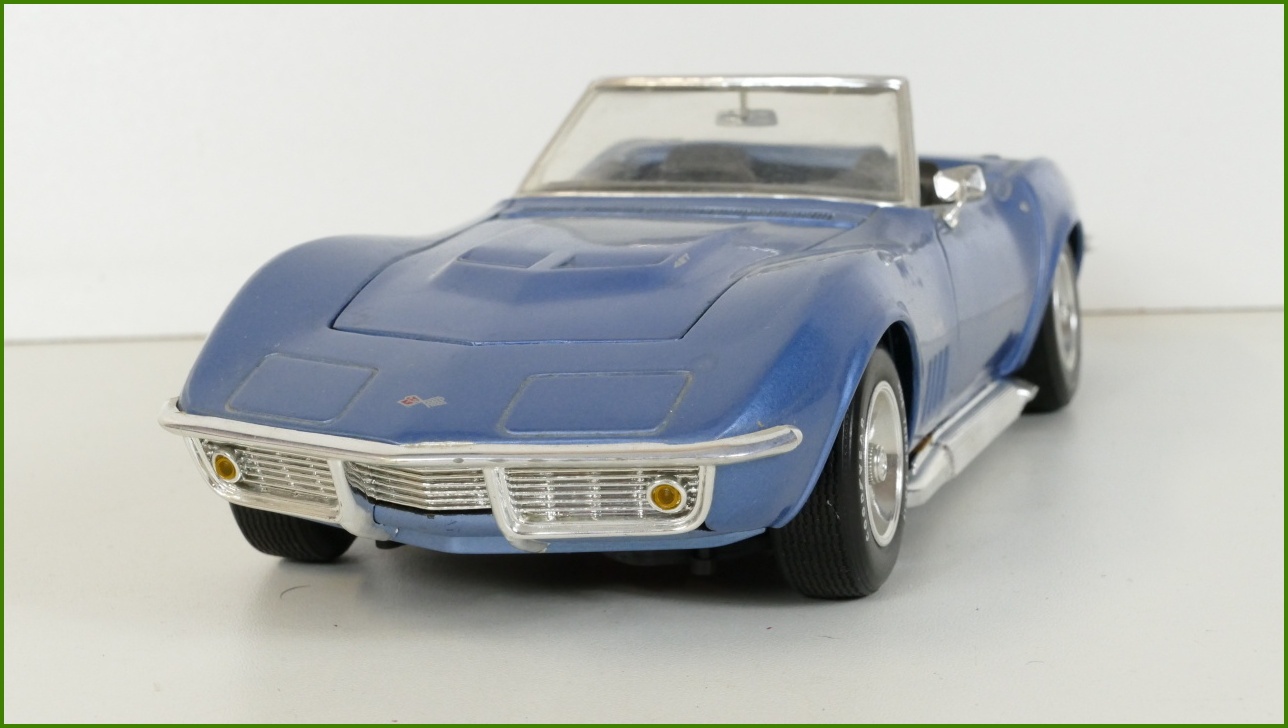 Model Auta Revell 1:18 - ´69 Corvette Stingray 427