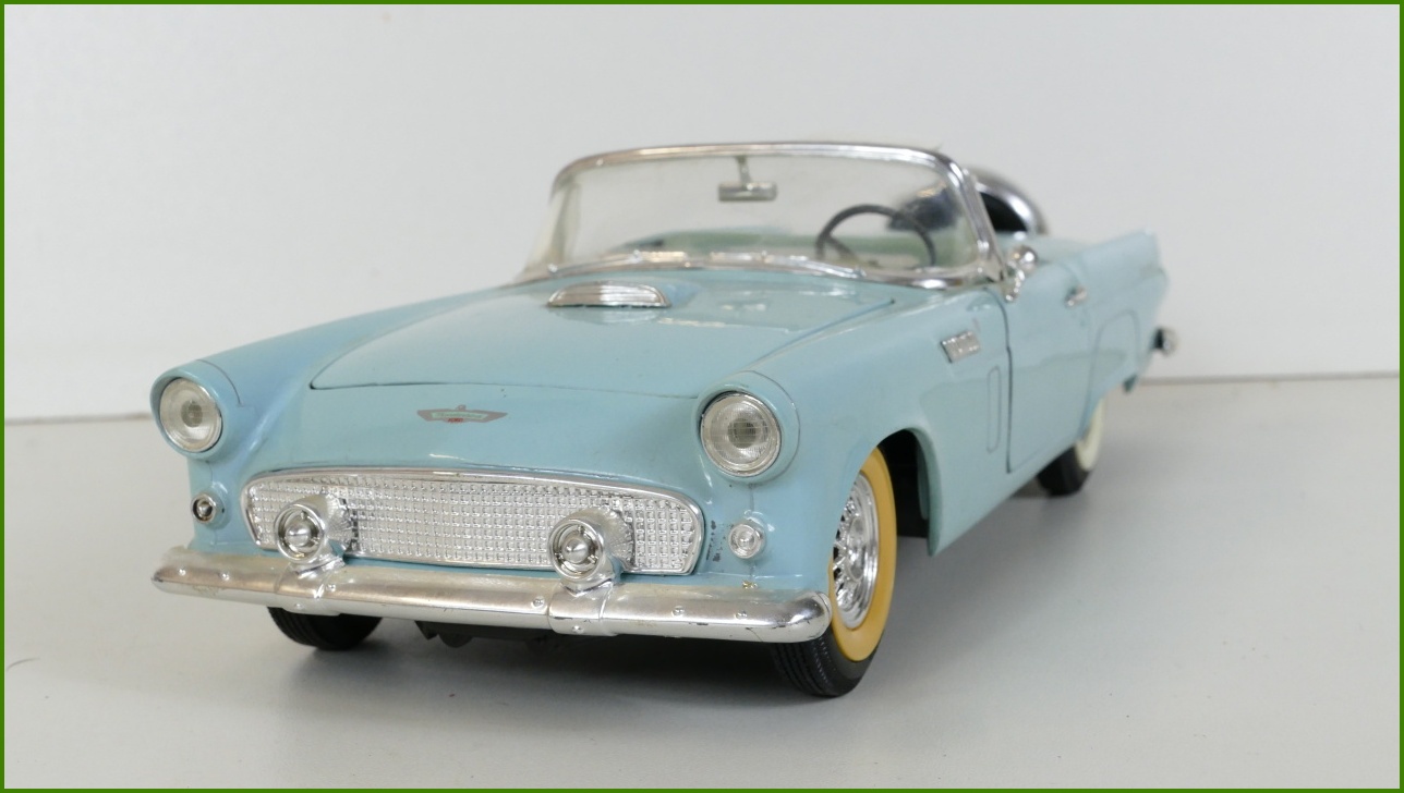 Model Auta Revell 1:18 - Thunderbird