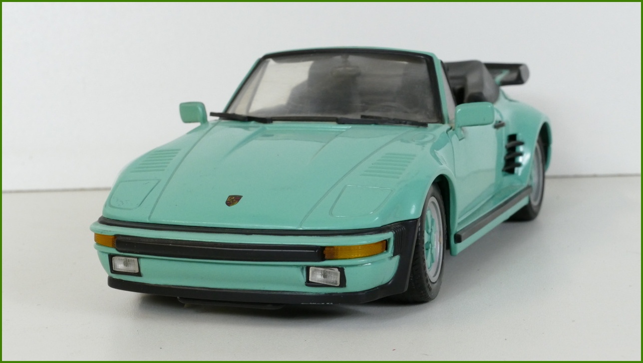 Model Auta Revell 1:18 - Porsche 930 Turbo