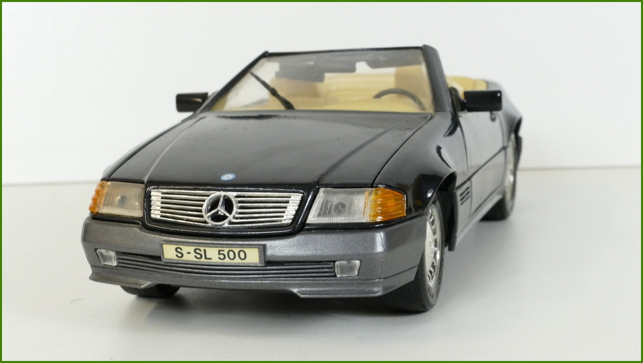 Model Auta Maisto 1:18 - Mercedes-Benz 500 SL (1989) s Podstavcem