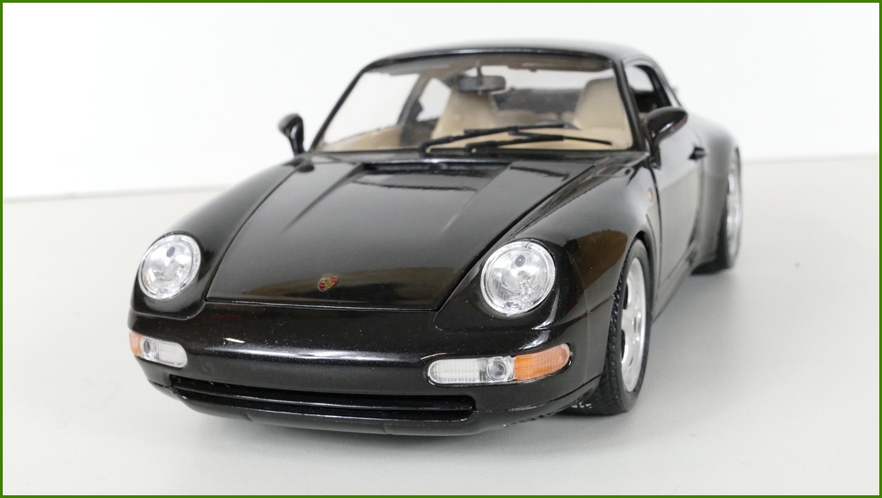 Kovový Model Bburago 1:18 - Porsche 911 Carrera (1993)