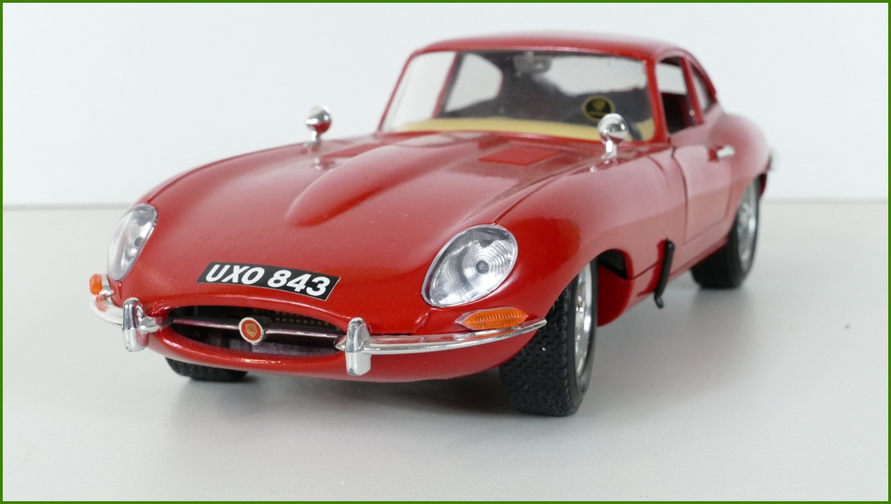 Kovový Model Bburago 1:18 - Jaguar "E" (1961) - Viz Popis