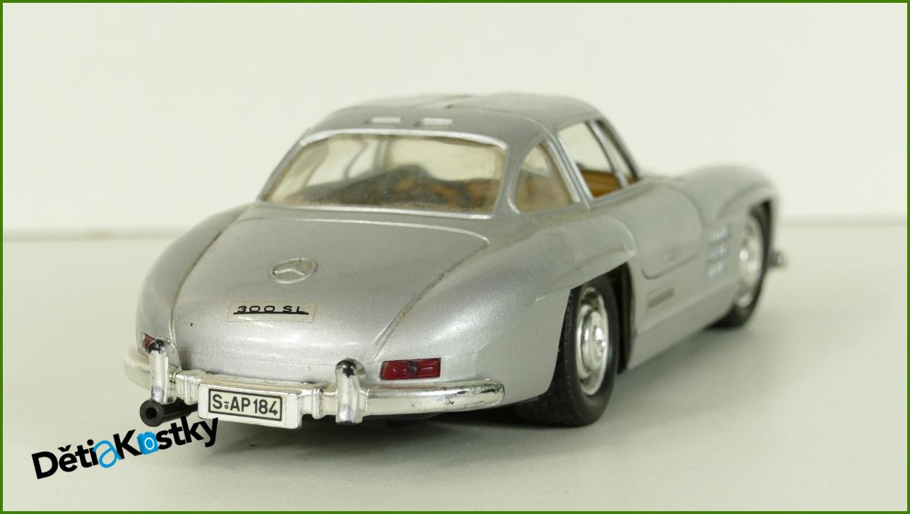 Model Auta Revell 1:24 - Mercedes 300 SL - Bez antény na kapotě