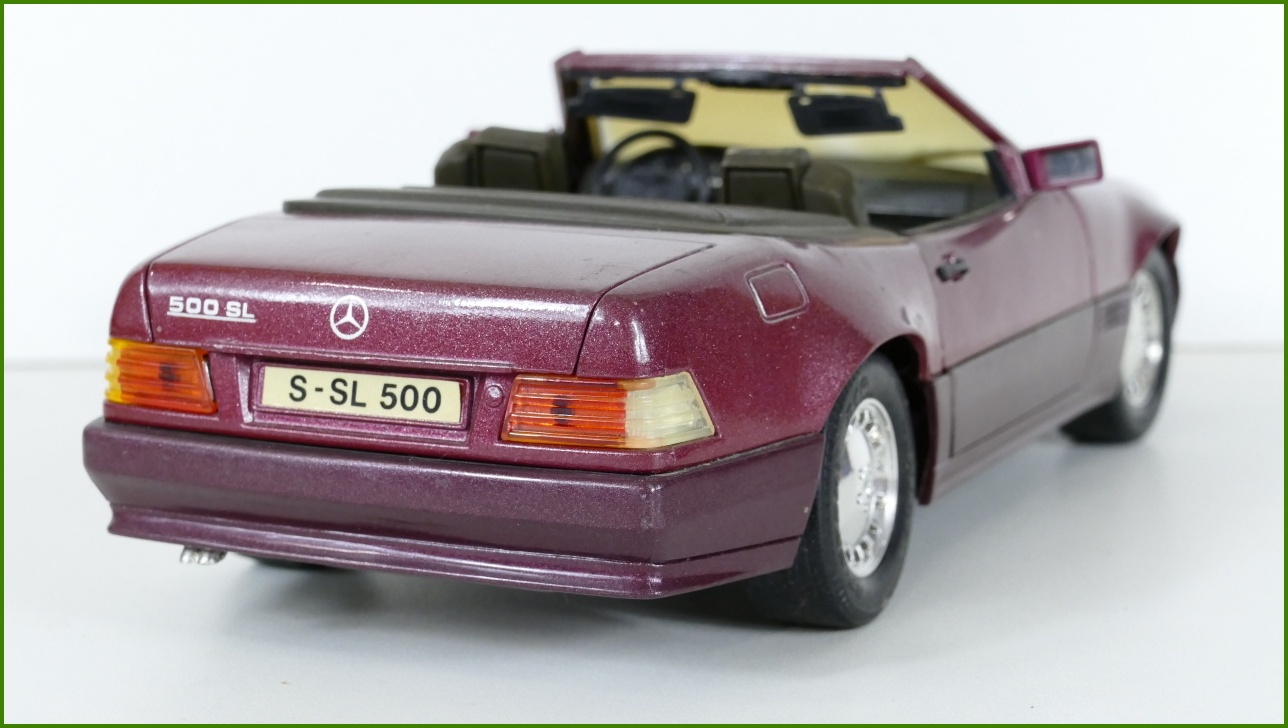 Model Made in Thailand 1:18 - Mercedes-Benz 500 SL (1989) - Viz Popis
