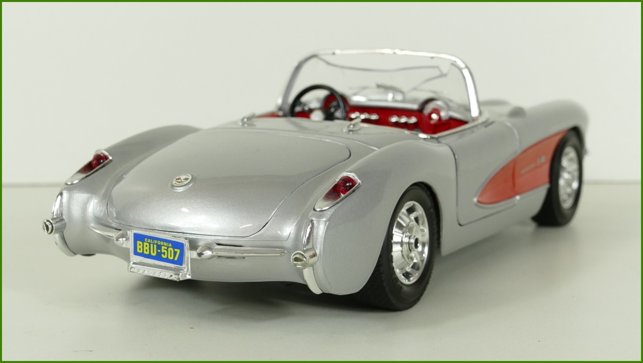 Kovový Model Bburago 1:18 - Chevrolet Corvette (1957) - Viz Popis