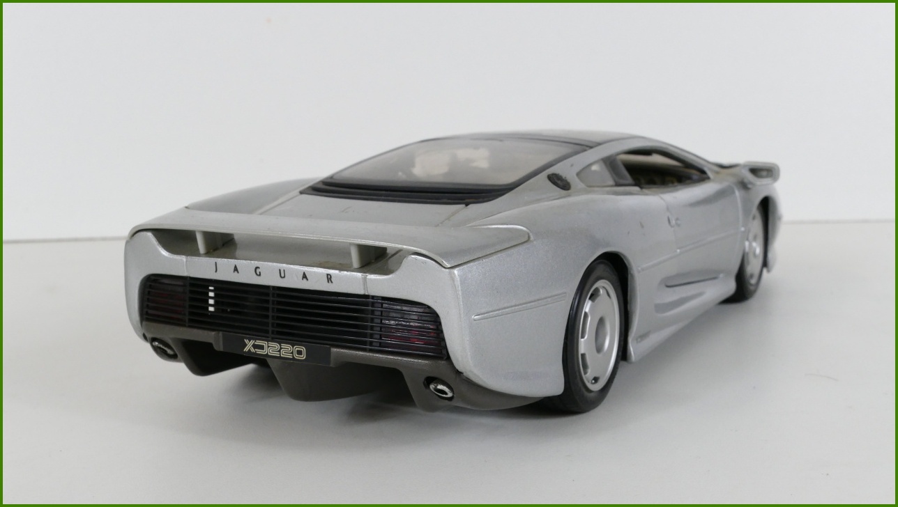 Model Maisto 1:18 - Jaguar XJ220 - Viz Popis