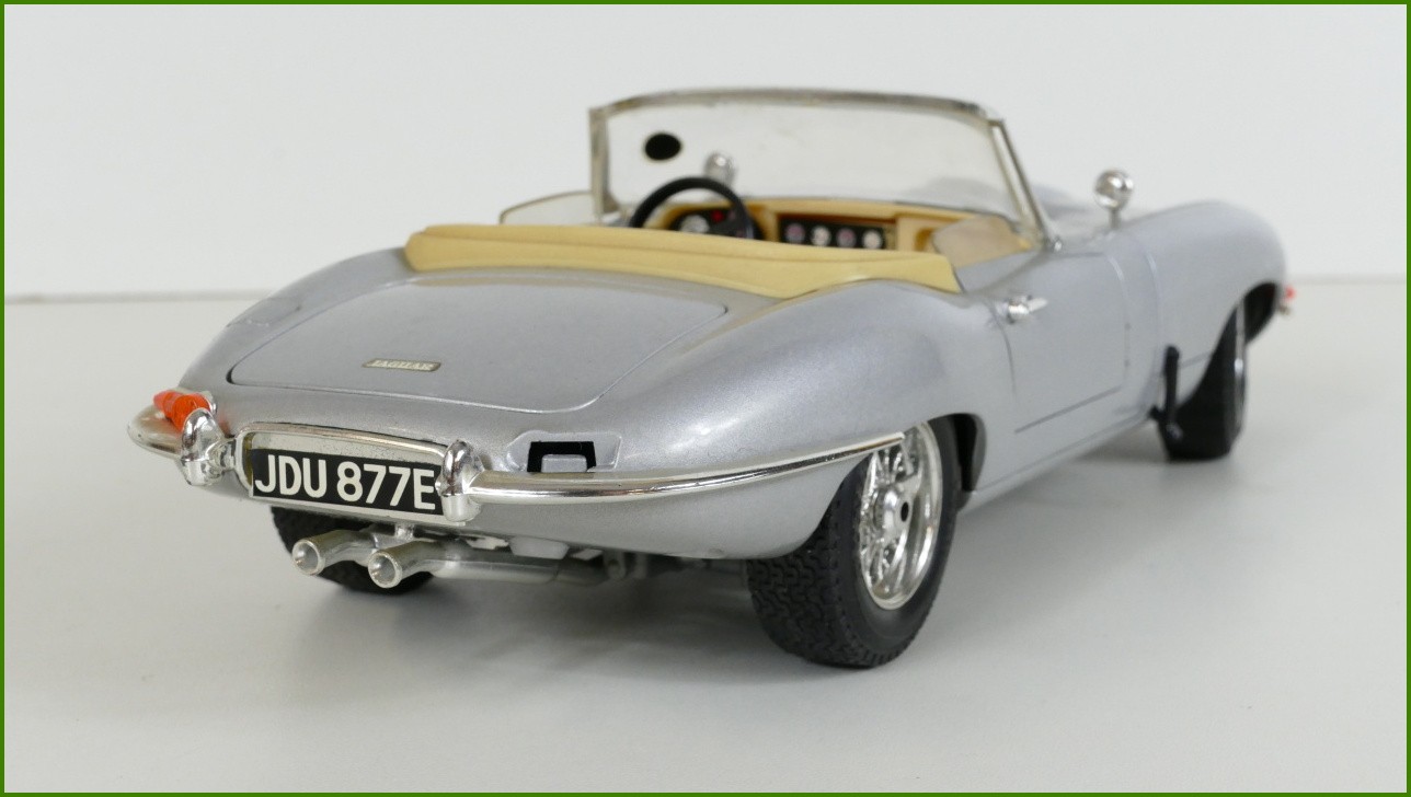 Kovový Model Bburago 1:18 - Jaguar "E" (1961) - Viz Popis