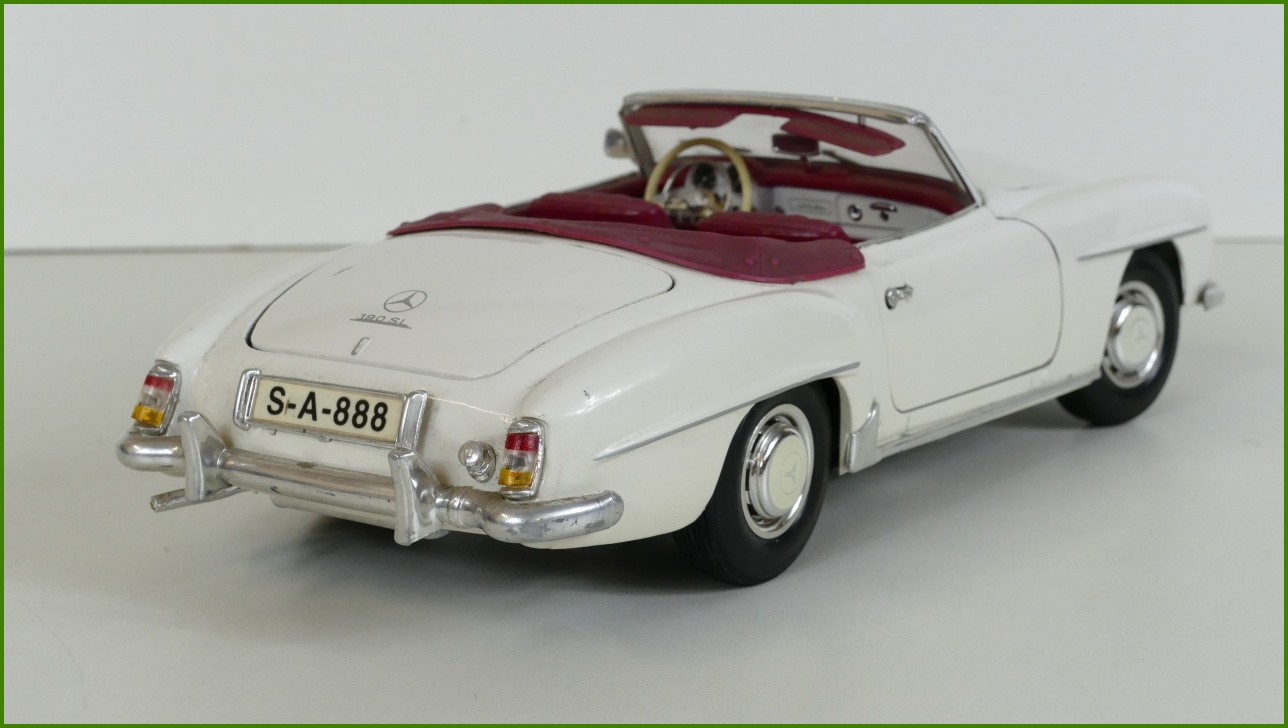 Model Maisto 1:18 - Mercedes Benz 190 SL (1955) - Viz Popis