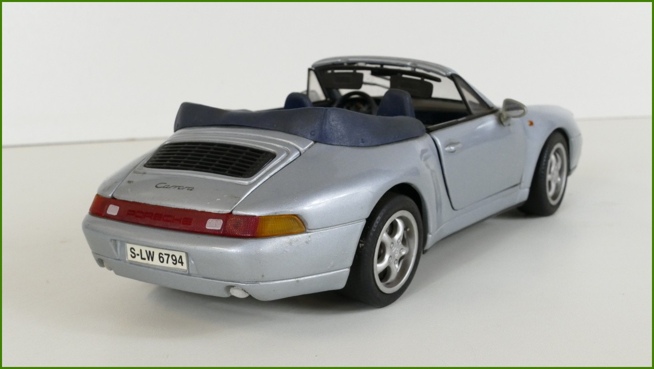 Model Maisto 1:18 - Porsche 911 Carrera Cabriolet (1994) - Viz Popis